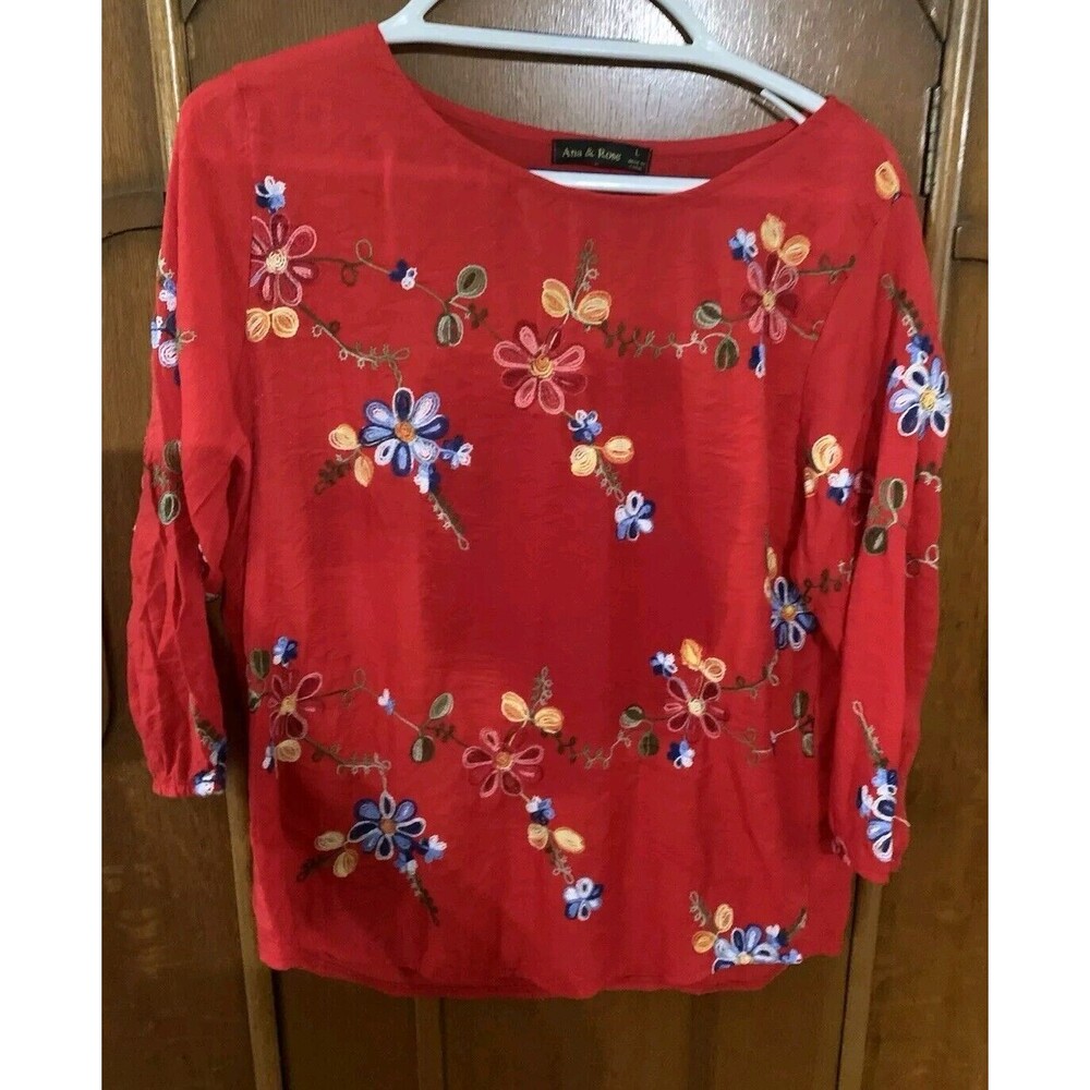 Ana & Rose Women’s Red Short Sleeve Blouse Witha Floral Embroidery. Size. L. B36